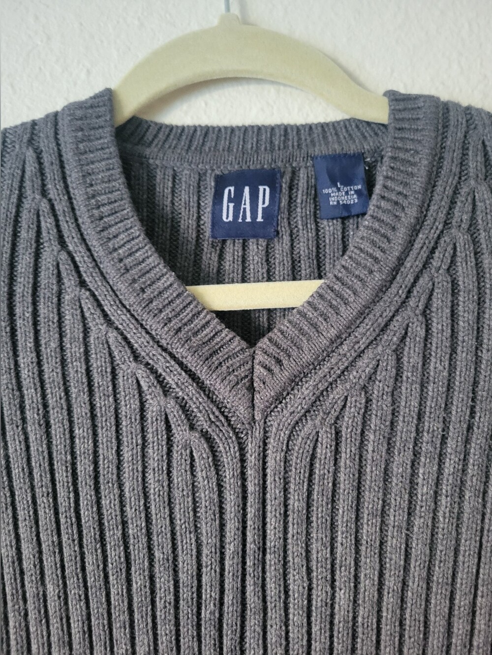 GAP Men’s Charcoal Ribbed V-Neck Sweater